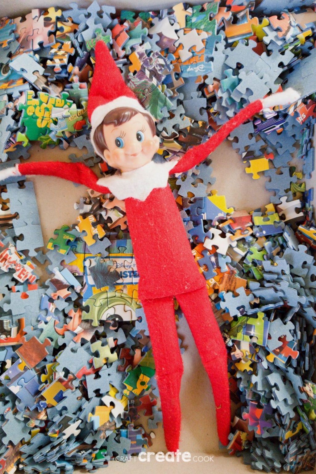 Elf on the Shelf Puts a Puzzle Together - Craft Create Cook