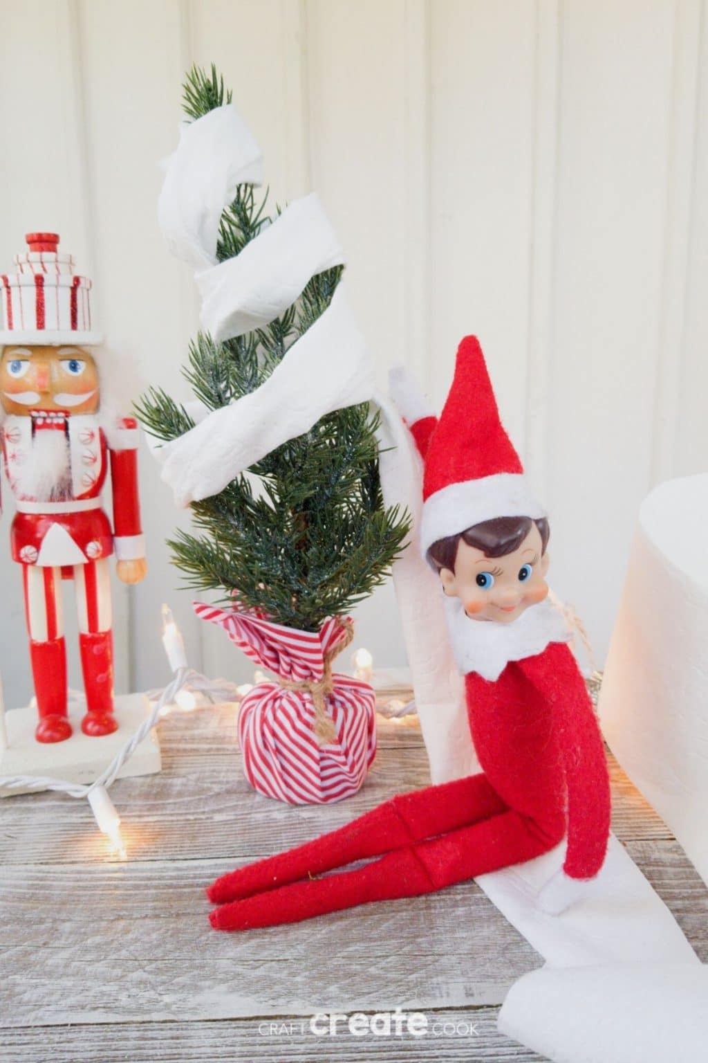 Elf on the Shelf Wasting Toilet Paper - Craft Create Cook